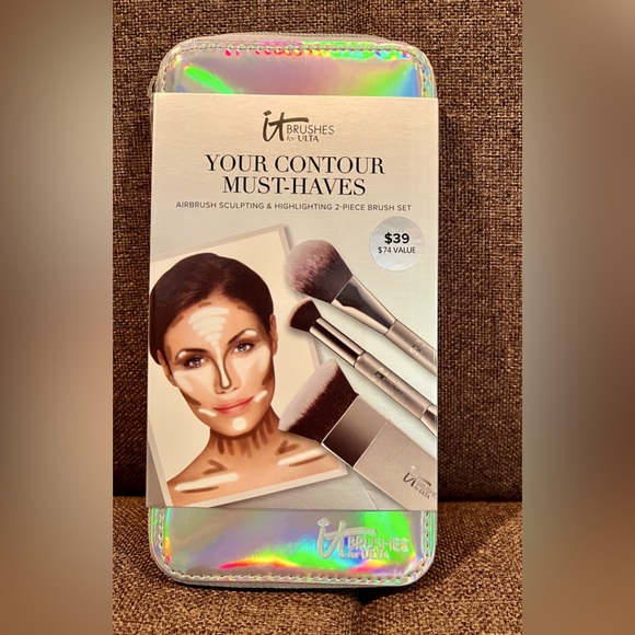 it cosmetics Other - It cosmetics contour brush set with case